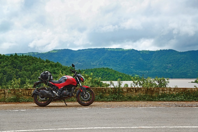 We are road-tripping again. This time we explore Odisha with Kalyani Potekar and the Hero Xtreme 160R