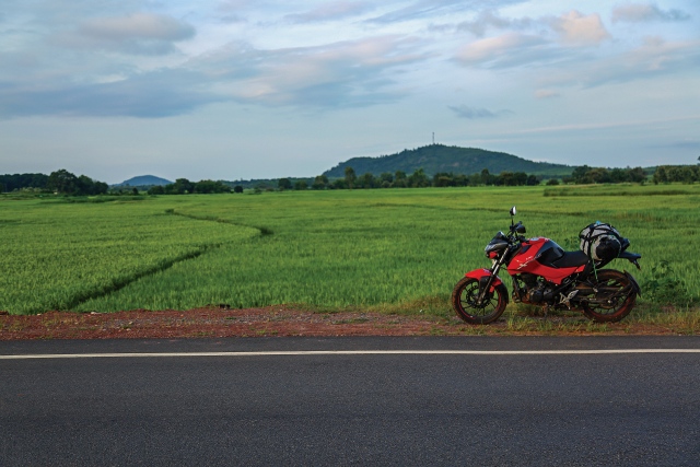 We are road-tripping again. This time we explore Odisha with Kalyani Potekar and the Hero Xtreme 160R