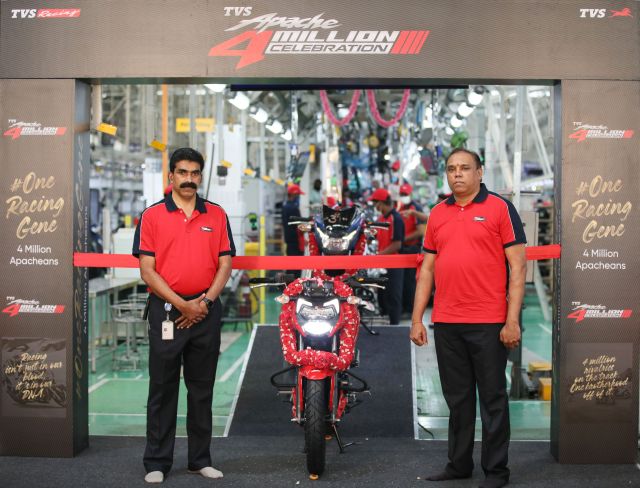 R) Mr. Meghashyam Dighole, Head - (Marketing) Premium Motorcycles, TVS Motor Company at the roll-out of the TVS Apache 4 million global sales milestone (1) WEB