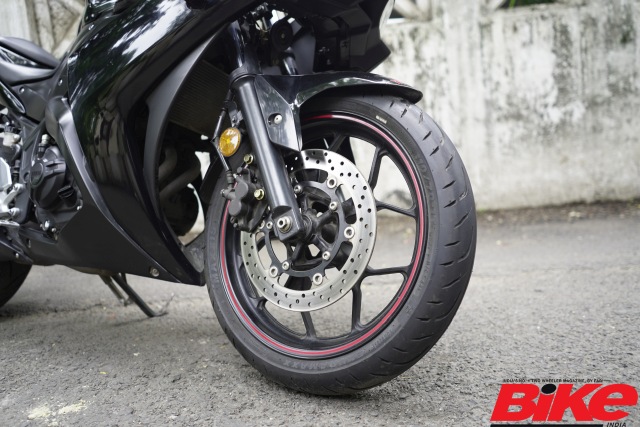 We slap on Maxxis Extramaxx rubber onto our staffer's Yamaha YZF-R3