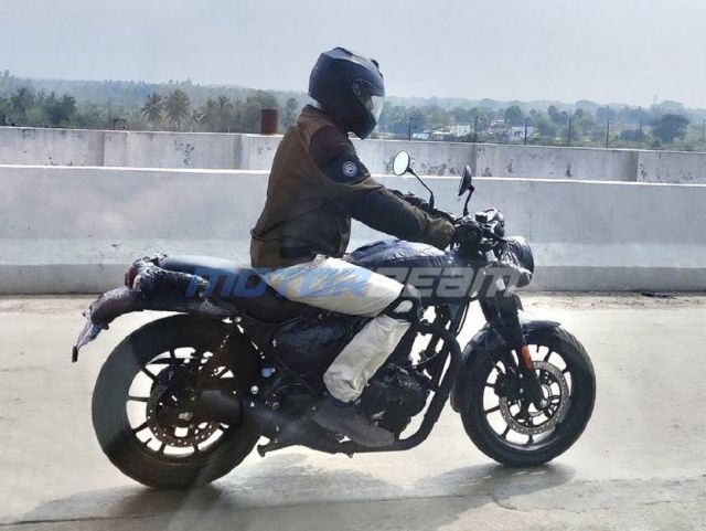 Royal-Enfield-Hunter-Spotted-1 WEB