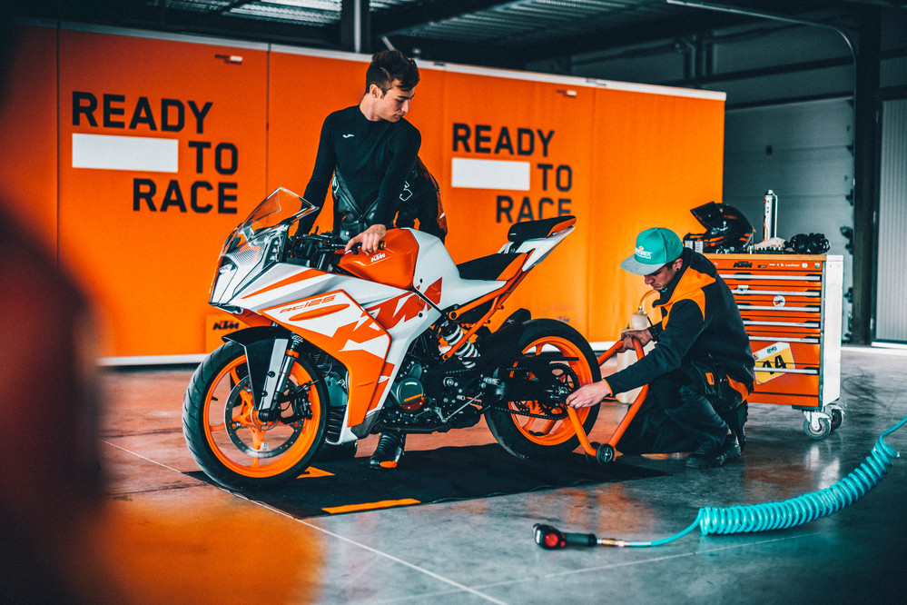 Ktm rc deals 125 horsepower