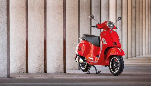 Vespa GTS 300 First Ride Review -Vastly Improved - Bike India