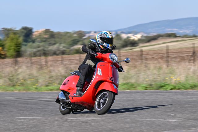 Vespa GTS 300 First Ride Review -Vastly Improved - Bike India