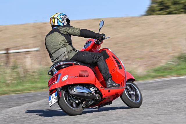 Vespa GTS 300 First Ride Review -Vastly Improved - Bike India