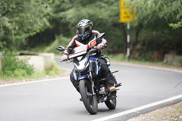 Hero Glamour X riding.web