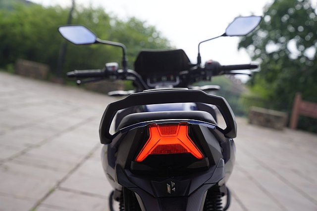 Hero Glamour X tail-light.web