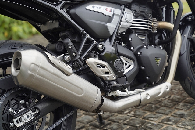 Thruxton 400 5.web