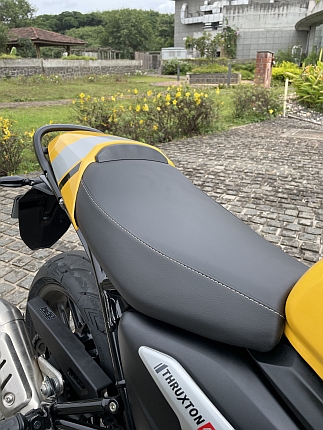 Thruxton 400 main.web.jpg seat