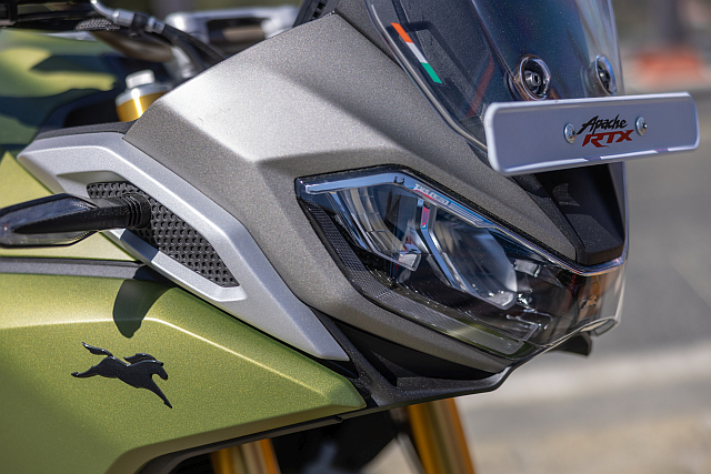 TVS Apache RTX.web headlightjpg