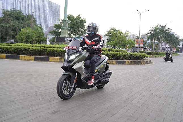 Xoom 160 First Ride.5.web